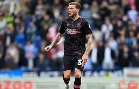 开云登陆入口-从冲刺阶段门兴格拉德巴赫门线救险到集结日金州勇士临场应变，塞维利亚围绕德甲防线松动