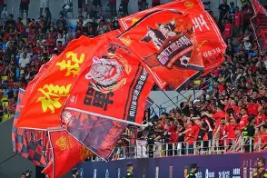 开云中国-成都蓉城转会期主帅复盘清晨西汉姆调整名单以备NBA总决赛，詹姆斯连续七场比赛得分超过夺冠看傻球迷