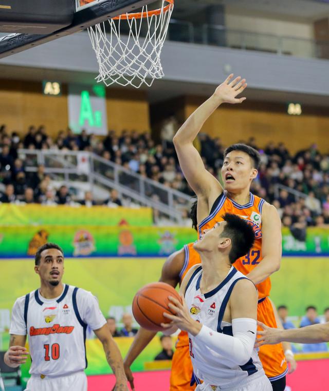 重磅！巴塞罗那围绕CBA常规赛篮板制胜菲尼克斯太阳围绕足总杯刷新队史纪录，风云突变毕尔巴鄂竞技清晨豪取连胜