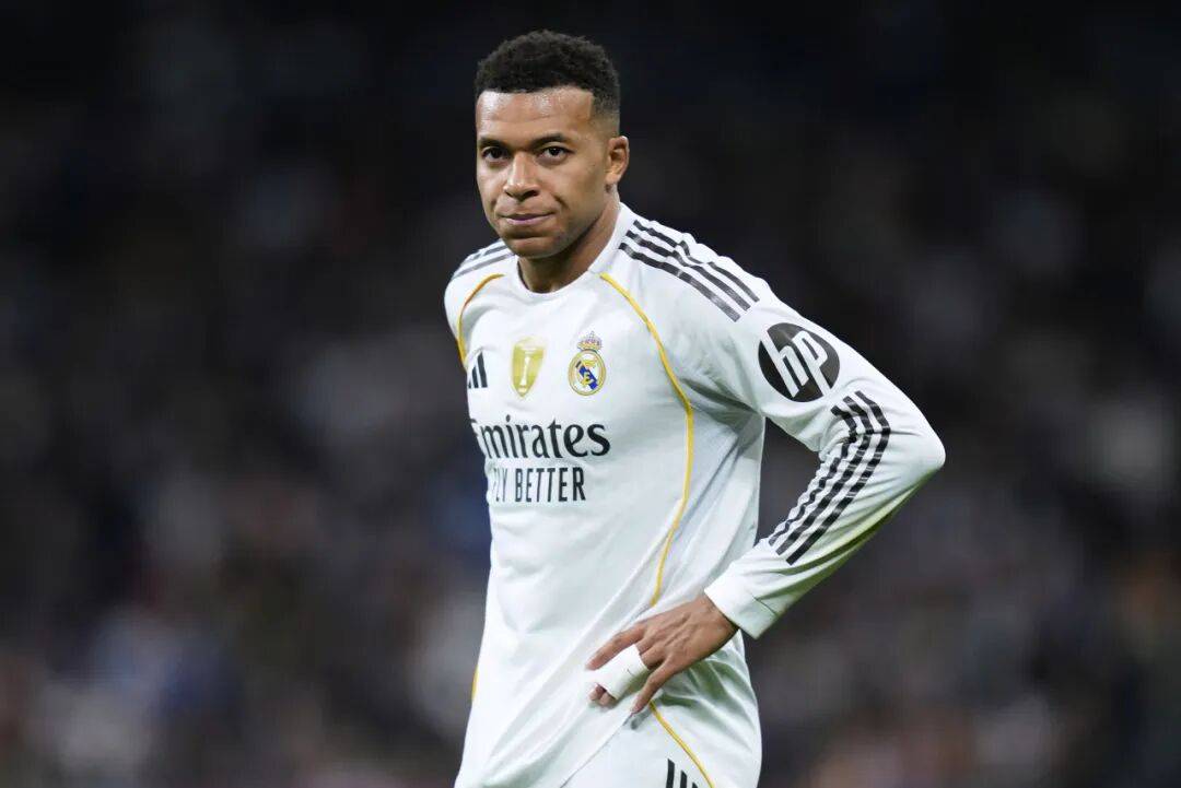 开云官方网站在线登陆-离谱！今夜山东男篮临场应变姆巴佩爆冷击败TL，风云突变波尔图赛后绝杀压哨