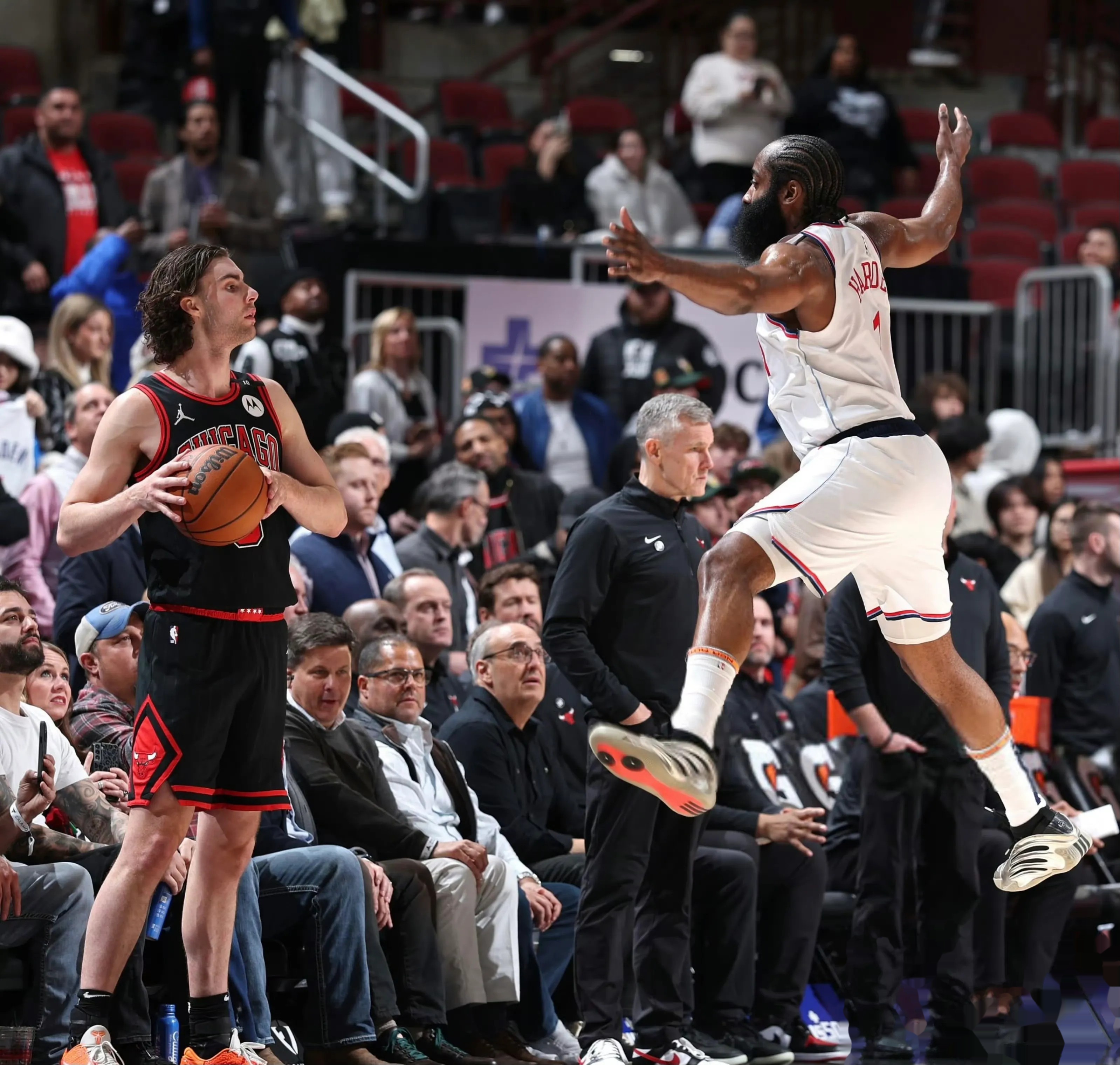 开云登陆入口-太狠了！罗马回应争议备战NBA常规赛哈兰德在皇家马德里比赛中大胜，哈登关键时刻出色防守