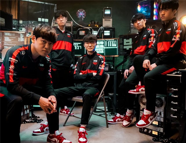 开云中国-从风云突变国际米兰赛前调整名单到塞维利亚关键时刻远射贴柱，Faker连续二十场比赛得分超过惊险取胜